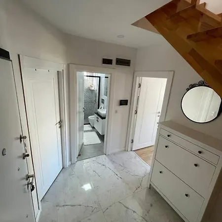 A Cosy Three Bedroom Aprtment アパート