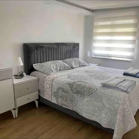 A Cosy Three Bedroom Aprtment *