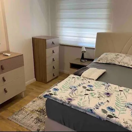 A Cosy Three Bedroom Aprtment Apartamento
